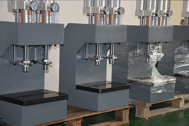 半弓型雙缸氣液增壓機產品細節圖3